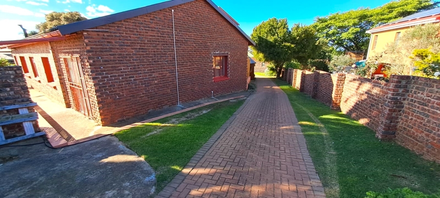 6 Bedroom Property for Sale in Noorsekloof Eastern Cape